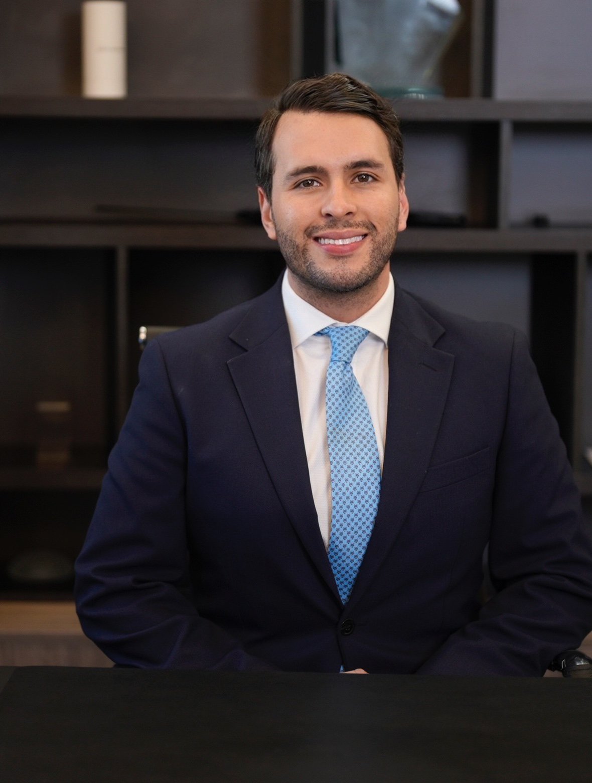 Dr. Daniel Ramos Hernández, cirujano plástico certificado especialista en BBL en Bogotá, Colombia